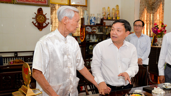 Đồng chí Phan Văn Thắng thăm, chúc Tết nguyên lãnh đạo tỉnh