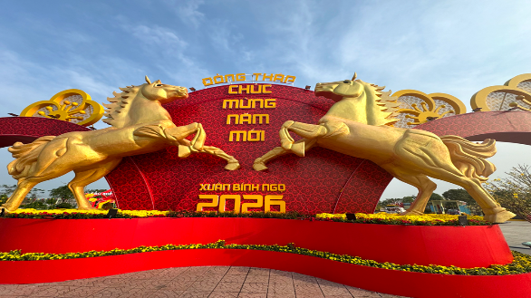 Đường hoa Xuân tại Quảng trường Hùng Vương sẵn sàng đêm khai mạc