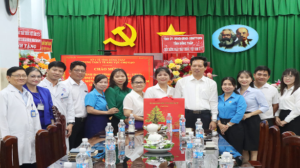 Phó Chủ tịch UBND tỉnh Nguyễn Thành Diệu chúc mừng Ngày Thầy thuốc Việt Nam