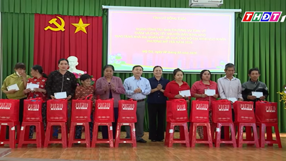 Lãnh đạo tỉnh Đồng Tháp trao quà Tết tại phường Mỹ Ngãi và phường Mỹ Trà