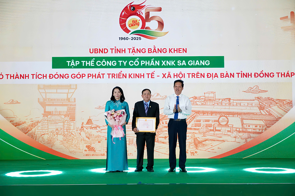 Sa Giang: 65 năm “Tự hào tinh hoa hồn Việt”