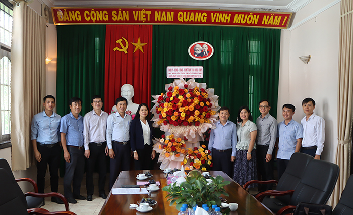 Phó Bí thư Thường trực Tỉnh ủy chúc mừng 100 năm Ngày Báo chí