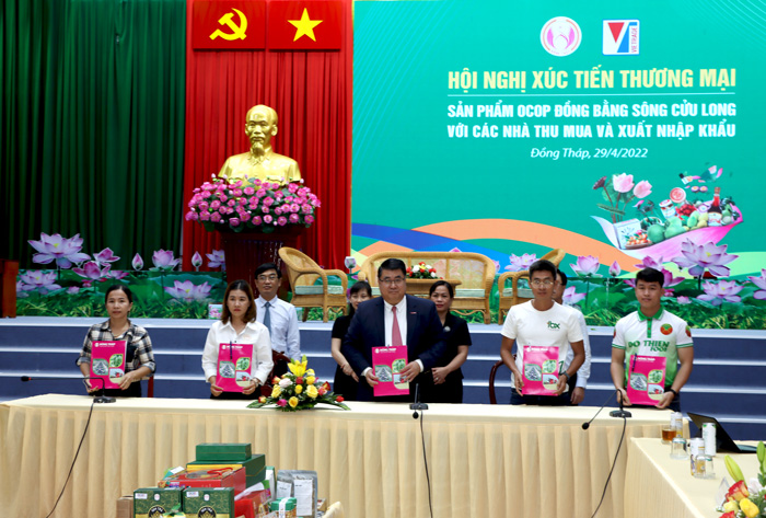 34 biên bản thỏa thuận về hợp tác thương mại được ký kết