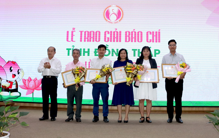 Đồng Tháp: Gặp gỡ và trao Giải báo chí lần thứ V năm 2022