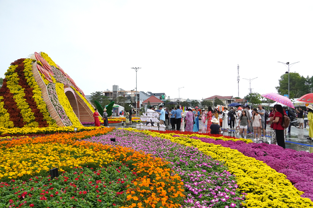 Du khách tấp nập về Sa Đéc trước giờ khai mạc Festival