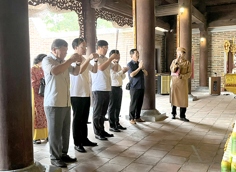 Đoàn ĐBQH tỉnh Đồng Tháp hành trình “Về nguồn” tại Thanh Hóa - Nghệ An