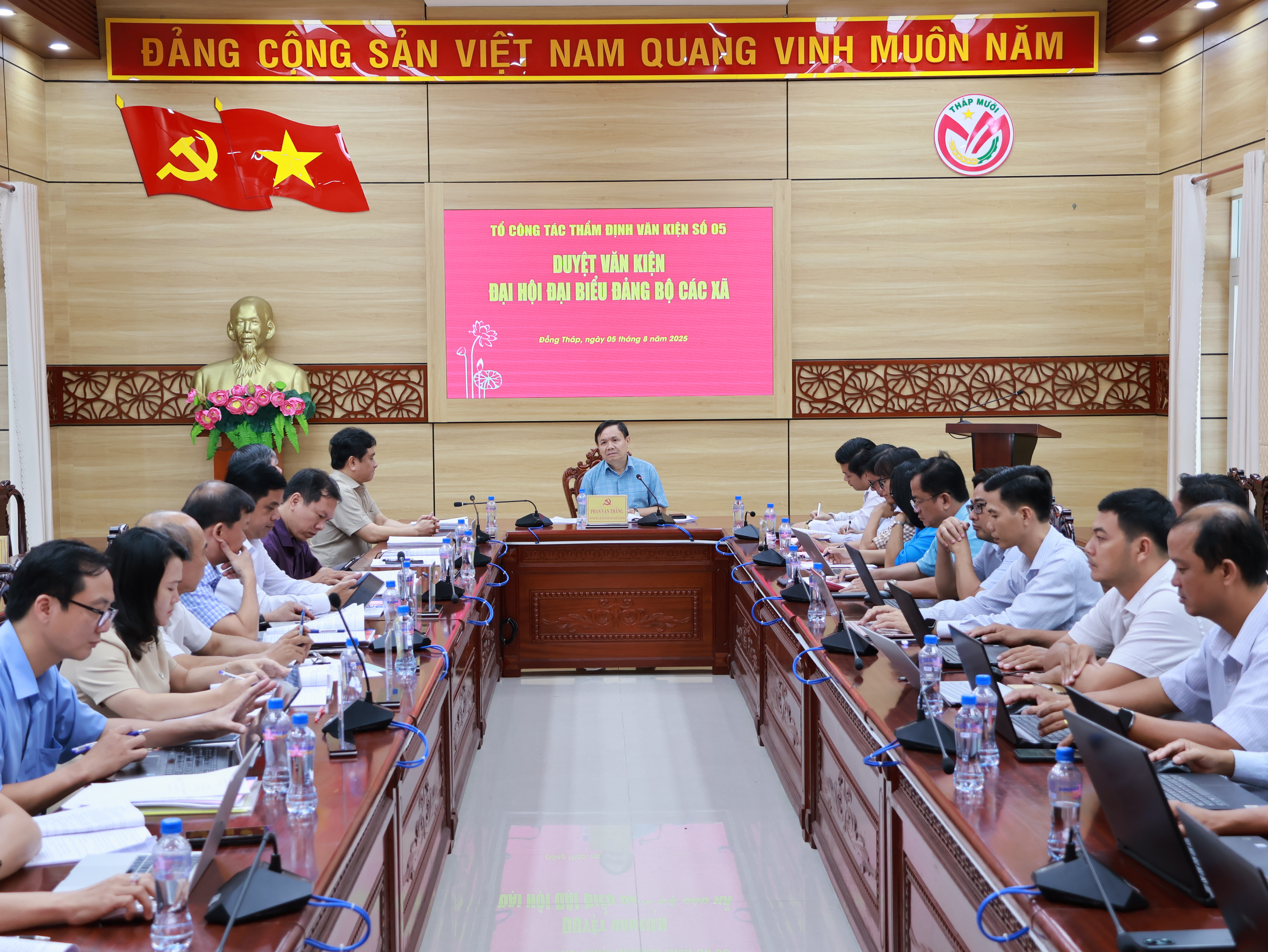 Phó Bí thư Tỉnh ủy, Chủ tịch Ủy ban Mặt trận Tổ quốc Việt Nam tỉnh Phan Văn Thắng phát biểu kết luận tại cuộc họp