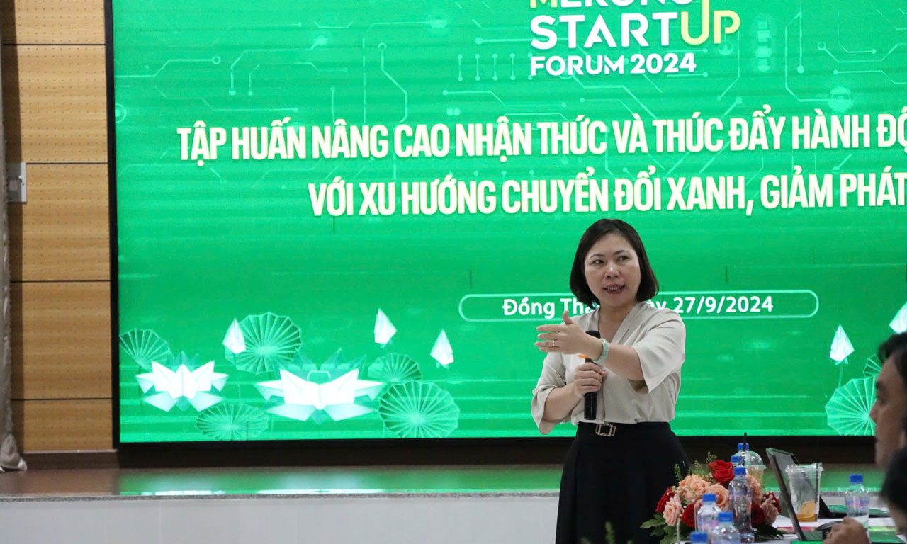 Bà Phạm Thị Ngọc Thủy - Giám đốc Văn phòng Ban IV chia sẻ với doanh nghiệp